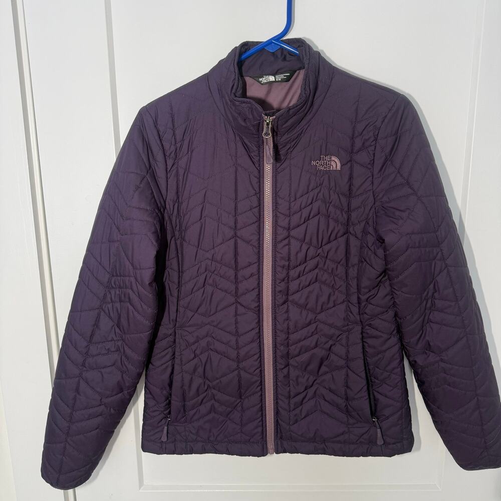 North Face Women's Thermoball Lightweight Puffer Jacket. Quilted, Outdoor Coat